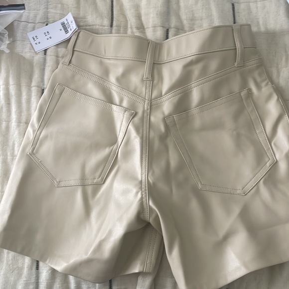Abercrombie “the dad short high rise” began leather shorts - Picture 3 of 3